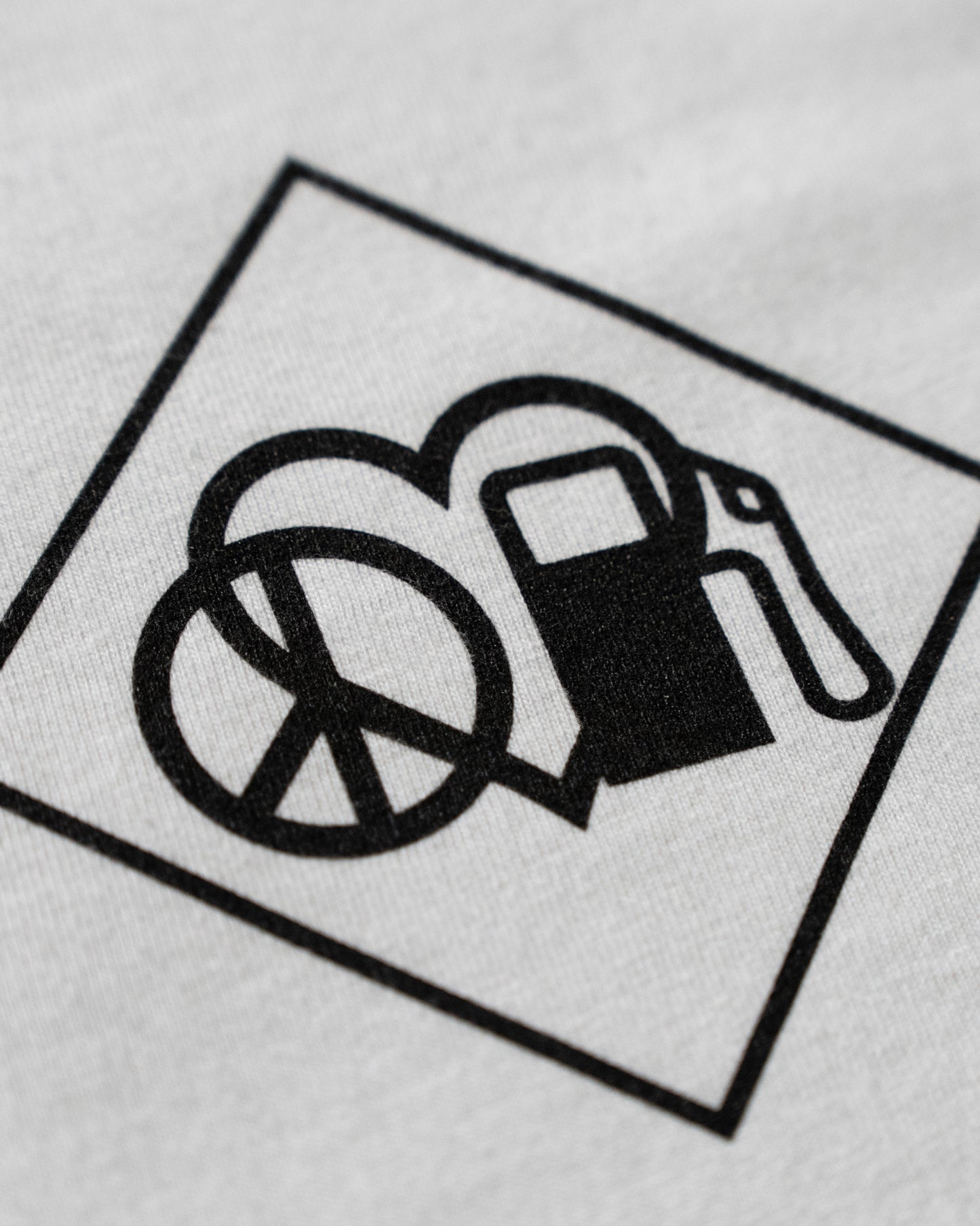 T-Shirt mit brennendem E-Auto weiß-schwarz